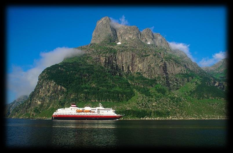 Sjøklippa Hornelen av gamalt Smalsarhorn Hornelen kneisar loddrett opp frå skipsleia like vest for Rugsund, og vert med sine 860 meter rekna som den høgste sjøklippa i Europa.