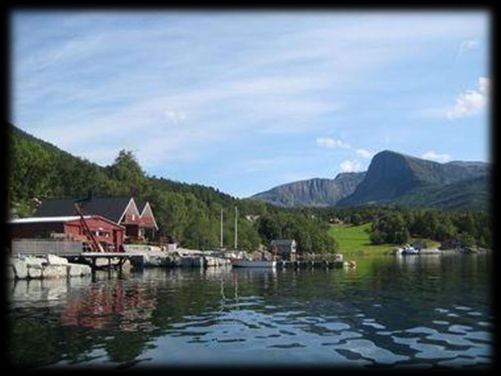 Bremanger Sjøbuer er feriehus med høg standard, liggande ved sjøkanten med fantastisk utsikt ut over fjord og landskap. Flott uteområde der ein kan nyte livet med utandørs badestamp og gassgrill.