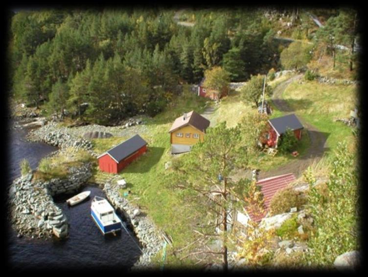 Dyrstad Hytter ligg ved Nordgulefjorden, idyllisk i si eiga lune vik. Her er du midt i ferie og fiskeparadiset.