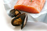 Sjømat Omfatter fisk, skjell og krepsdyr Gir en rekke næringsstoffer blant annet vitamin D, B12, jod og selen Protein av god kvalitet Verdifullt fett essensielle omega-3 fettsyrer fettløselige