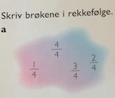 Hun skrev 1 ved siden av 4 den ene figuren (illustrasjon 7). Astrid forklarte så til elevene hvis jeg skal fargelegge 1 av denne figuren, hvordan gjør jeg det? Vi må gjøre noe med denne 4 figuren.