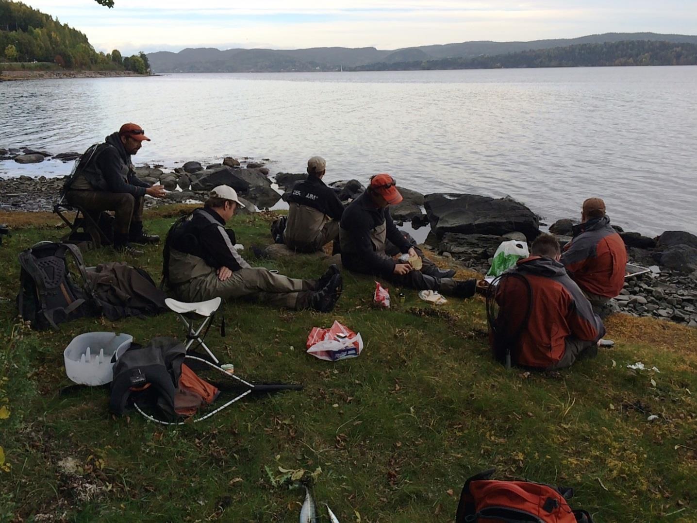 Lunch på sjøørrettur. På konkurransefronten har Invicta deltatt med lag i årets NM i fluefiske. Årets NM lag bestod av Espen Sevlie Smith, Finn Christian Ryggetangen og Kristoffer Jacobsen.