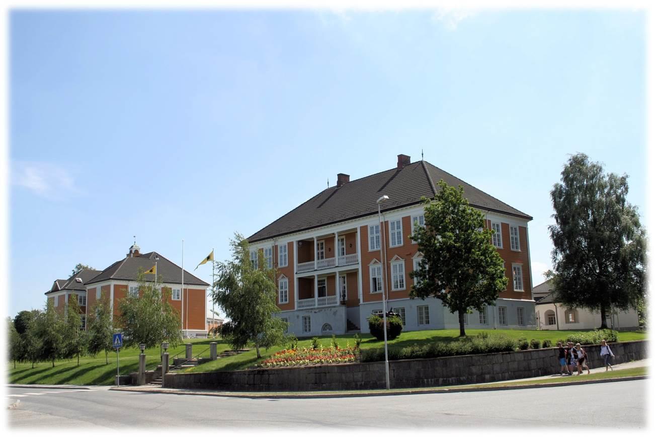 ORGANISASJON Eidsberg kommune er en organisasjon i endring. I 2006 gikk etaten over fra en ren etatsmodell til en kombinert etats- og virksomhetsmodell.