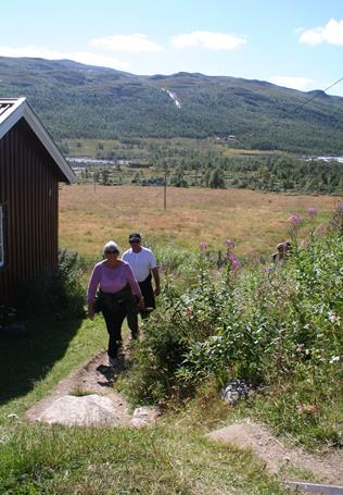 Så sto dette Longvik-gulvet på programmet. Kunne det være løsning for noen av oss? Godt mottatt ble vi, veldig hyggelig vertskap, noe å bite i fikk vi og.