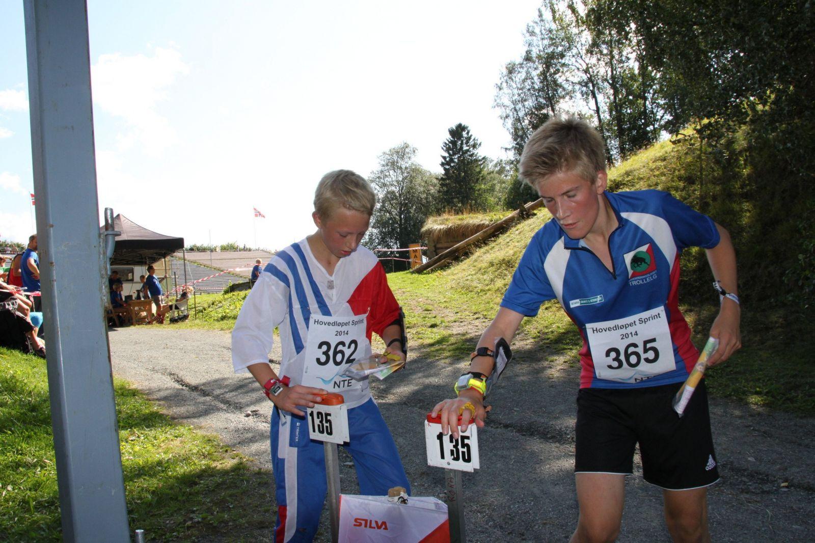 Her fikk vi solide løp og premie til begge våre med 17.plass til Anders i H15 og 24.plass til Malin i D15.