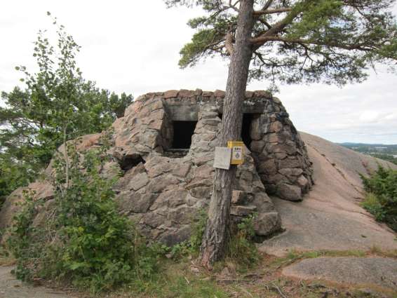 Marivoll Marivoll er i dag et populært friområde med parkering, strender, stier, kulturminner og utsiktspunkt. Det er også en camping i området med åpen kiosk.