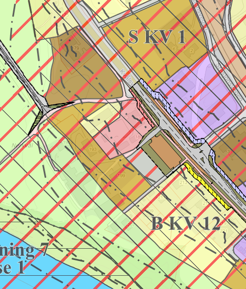 Tunet på Sorenskrivergården 78/1 er delvis avsatt til offentlig formål i kommuneplanens arealdel, mens området der den gamle låven står er avsatt til boligformål.