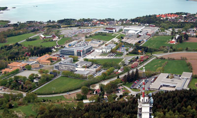 2 Kjøle- og varmepumpesystemet 2.1 Rammebetingelser 2.1.1 Universitetsområdet og bygningnene Universitetet i Stavanger (UiS) så dagens lys i januar 2005 etter at Høgskolen i Stavanger fikk universitetsstatus.