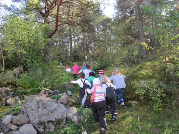 Nysgjerrighet Vi forsker/undrer oss sammen med barn for eksempel gjennom ulike naturforsøk og eksperimenter.