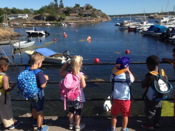 Avslutninger for skolestarterne Togtur til Tønsberg hvor vi besøker Slottsfjellet i mai/juni. I de siste ukene før St. Hans har gruppene Måne og Sol avslutningsfest for gruppe gul.