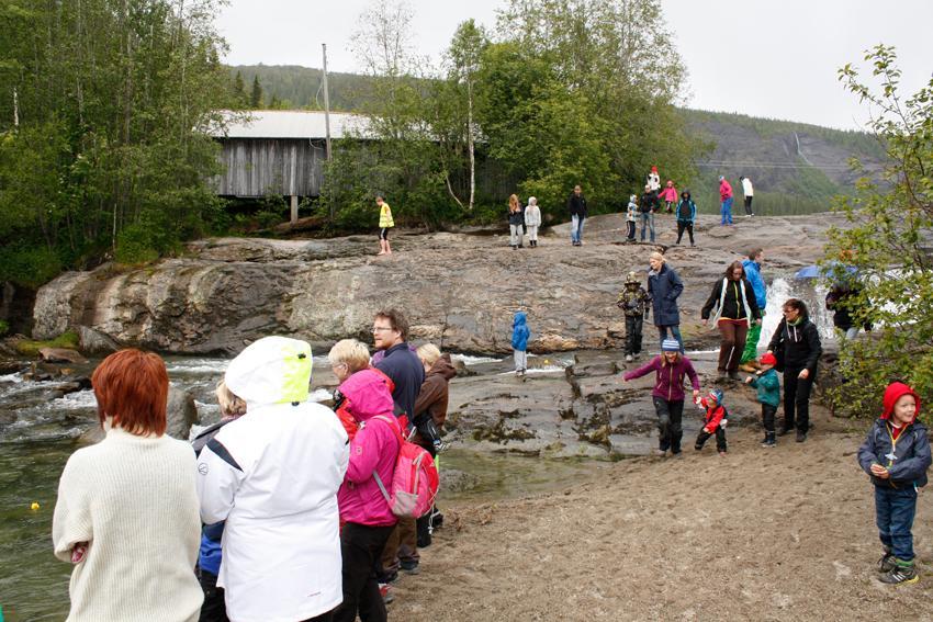 I år vil andeløpet gå av stabelen lørdag 13. juni. Loddene koster også kr 100 pr stk. PREMIEBORDET SER SLIK UT: 1. reisegavekort, 25.000 kr 2.