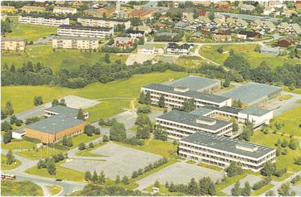 Brundalen videregående skole Bygninger pr.01.01.1999 Bygning Byggeår Areal m² Leieforhold Anm Leieareal m² Leiepris i 1 000 kr D, Fellesbygg 1968 1.