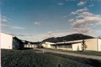 Åfjord videregående skole Bygninger pr.01.01.1999 Bygning Byggeår Areal m² Leieforhold Anm Leieareal m² Leiepris i 1 000 kr A. Åfjord kommune 1980 751 908 bygg/mek.fag B.