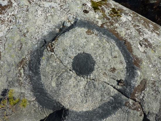 5 ANDRE KULTURMINNE 61.8 Kolerakyrkegarden. 65.3 Kongsbrunnen. 50.10, Dåfjorden. Løypestrengfeste. Ankerplass. Misjonsåkeren Misjonsåkeren var rydda og broten ved århundreskiftet 1900.