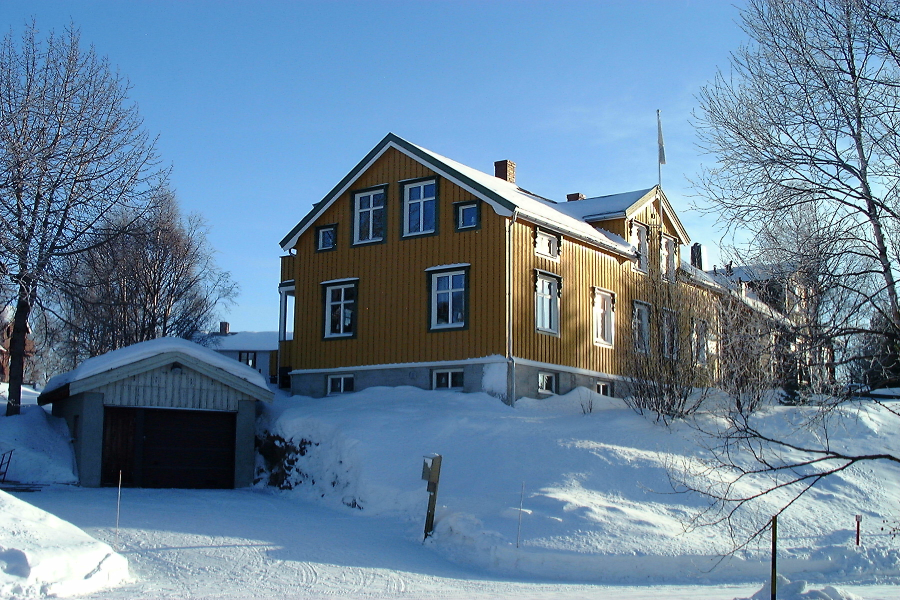 TIL SALGS VED: Fokus Krogsveen, avd. Røros Tlf.