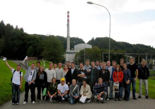 1 Mühleberg er et første generasjons atomkraftverk med kokvannsreaktor eller på engelsk Boiling Water Reactor (BWR) eiet av Bernische Kraftwerke AG (BKW).