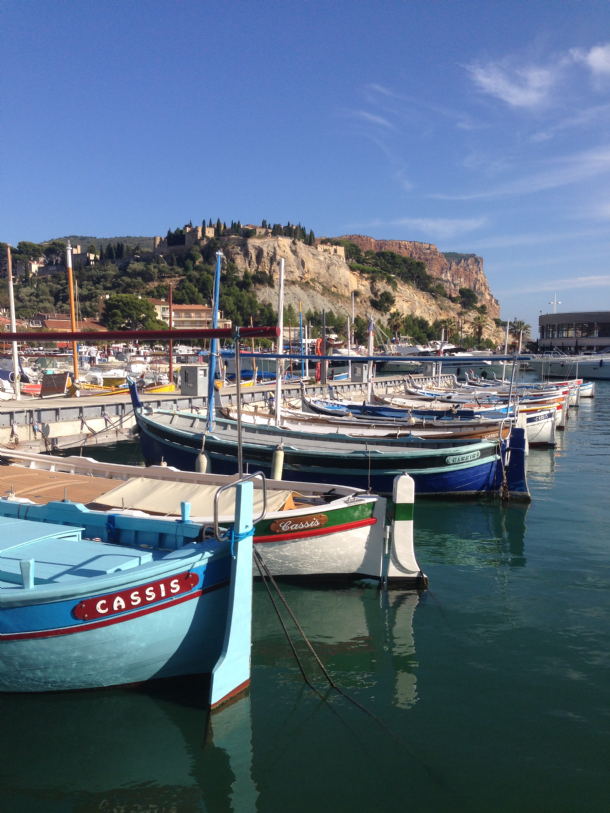 Dag 5 Cassis - en perle ved Middelhavet I Cassis kan man kose seg på en skyggefull café i sentrum, eller tilbringe dagen med full avslapning på stranden etter mange spreke sykkeldager.