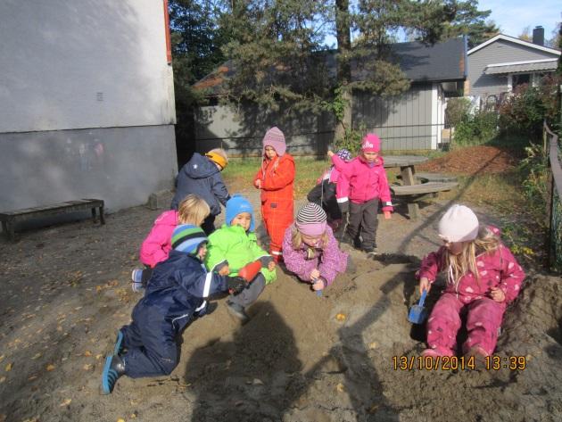 Denne kompetansen uttrykkes og tilegnes av barn i samspill med hverandre og med voksne. Den gjenspeiles i barns evne til å ta initiativ og til å opprettholde vennskap.