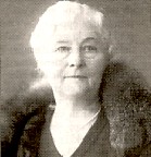 P a g e 31 Elisabeth Knutsen O.A.S. ble født i Sokndal i Rogalnd den 28. august 1867 som datter av gardsbruker John Bakke og Marie, født Ørsland.