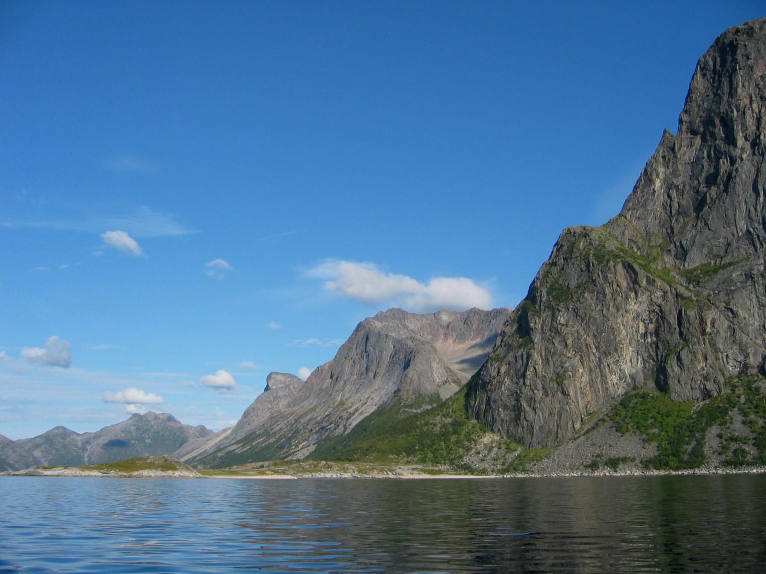 Situasjonen i dag ved faggruppen Petrologi, strukturgeologi og mineralressurser: Prof. Steffen G. Bergh (Structural Geology, Tectonics) Førsteaman. Kåre Kullerud (Petrology, Geochemistry) Prof.