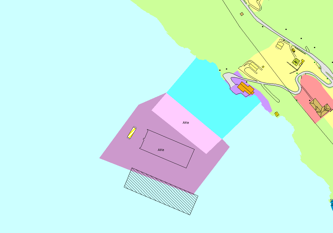 Nr. 5 Plassering av akvakulturanlegg, 4.2.2 Det lyseblå området viser kommuneplanen frå 2003. Her ligg akvakulturanlegget utanfor.