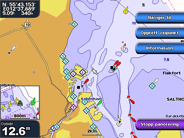 Bruke kart Bruke kartet Navigere til et punkt på kartet 1. Fra skjermbildet Hjem velger du Kart. 2. Velg Navigasjonskart, Fiskekart eller Radar Overlay. 3.