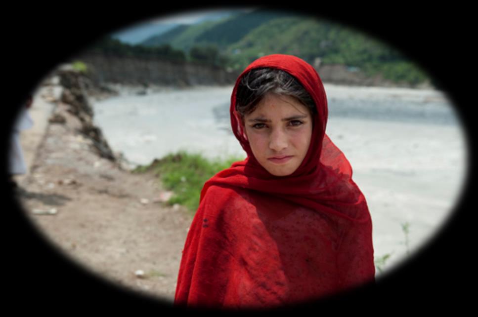 Siljes tekst: Mahtab (7år) som ble skadet stygt under flomkatastrofen i Pakistan, er blikkfanget i en Røde Kors annonsens om er publisert i mange norske aviser.