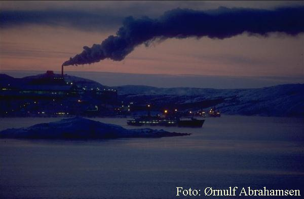 Jeg finner fort ut at det her dreier seg om to helt separate russiske grupperinger. De russiske trålmannskapene lever et usselt liv.