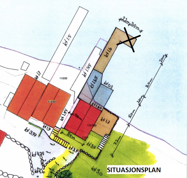 Dette medfører at det er trong for ei mindre fylling ut frå naustfronten før den går over i trebyggje ytterst. Bryggja skal ikkje gå lenger ut i sjø enn eksisterande bryggje på nabotomt.