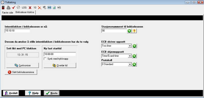 Dersom brikkeleseren er tilkoblet vises internklokken. Ved vanlig protokoll oppdateres tiden hvert 4 sekund. Ved GPRS eller Radio protokoll oppdateres tiden kun hvert m inutt.