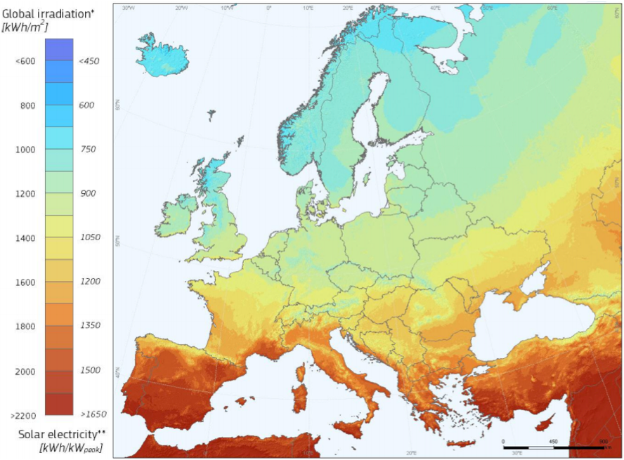 4.1 Solenergi 4.1.1 Solressurser i Norge Figur 4.1: Innstrålt solenergi [ kwh m 2 ] i Europa [23]. Utnyttelsen av solenergi har hatt en enorm vekst i sentrale deler av Europa de siste årene.