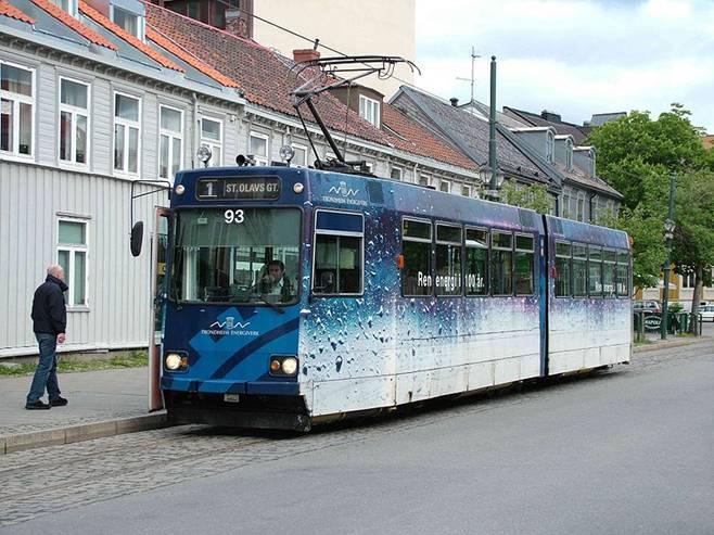 Kundene er mest fornøyd med at det er trygt og enkelt å reise kollektivt. De er også fornøyd med at det er kort veg til holdeplassene.