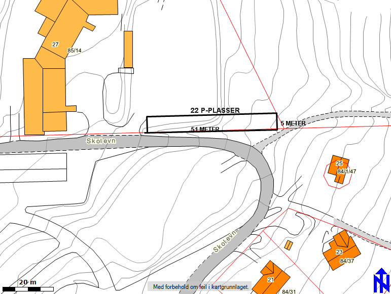 Adkomst/Parkering De ansatte bruker parkeringsplassen ved hallen. Brukerne kan benytte samme adkomst som bussene og kjøre til sykkel/gangvegen ved fotballbanen (nordsiden av vegen).