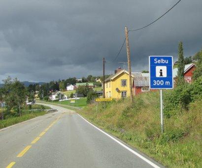 1. Innledning Hovedhensikten og målsettingen med en kommunal trafikksikkerhetsplan er å øke innsatsen i trafikksikkerhetsarbeidet i Selbu kommune.