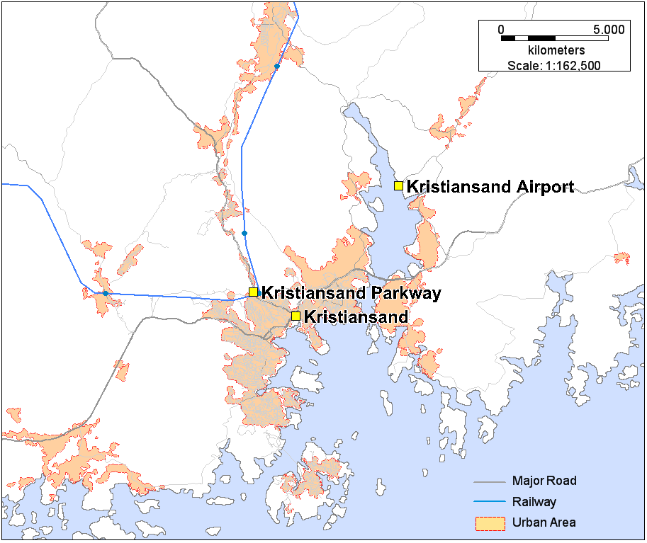 2.5.5.6. Kristiansand Tre steder ble vurdert i Kristiansand: Eksisterende sentralstasjon å beholde den eksisterende stasjonen betyr nærhet til bysentrum og at forbindelse til fergen opprettholdes.