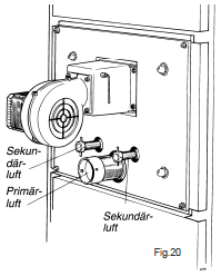 Opptenning 8.3 OPPTENNING Slå på hovedbryteren (hvis avslått). Åpne påfyllingsluken (fig. 16 A) og evt. askeluken (fig. 16 B). Sving ut den innerste sikkerhetsluken (fig. 16 C).