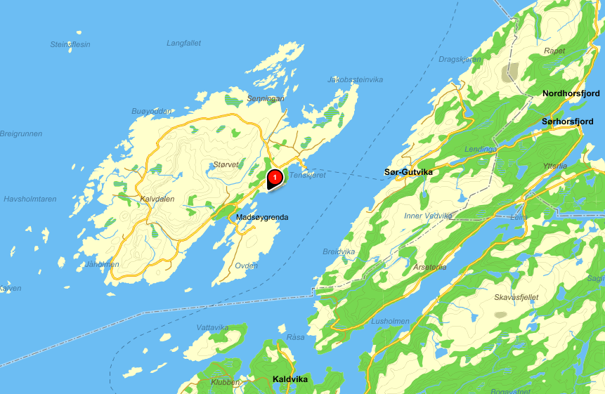 Området har vegtilknytting fra fylkesveg 762 via kommunal veg som går helt ned til tomteområdet.