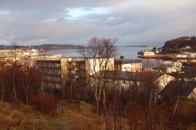 3.7 Harstad by 3.7.1 Kort historisk riss Før byen De første spor etter bosetting i området som senere ble Harstad by, stammer fra steinalder.