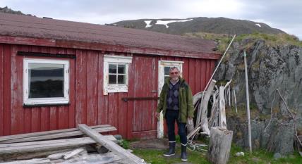 Ytre Syltevik (Båtsfjord 18/1/83) Syltevikhytta også kalt Bruvold, er utleid til Varangerhalvøyas turlag.