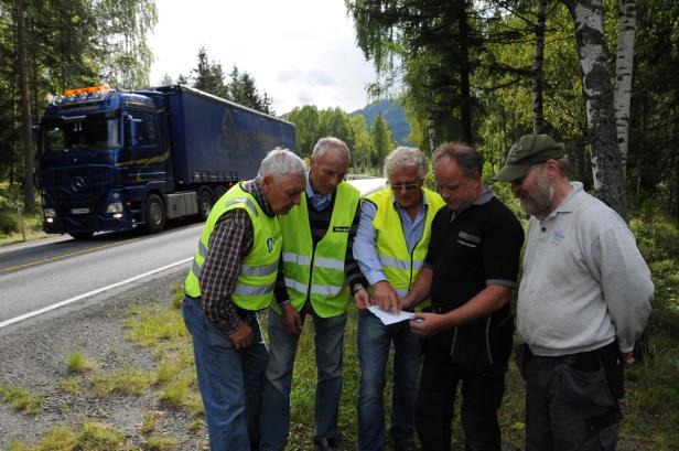 Planlegging: Mye skal drøftes når et el-gjerde skal realiseres. Fra venstre: Jon Andreas Ask, Ole- Petter Haugen, Magne Akervold, Einar Ottesen og Kolbjørn Berg.