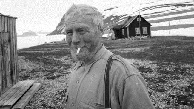 FANGSTMENN PÅ SVALBARD Det er flere fangstmenn på Svalbard. Tommy Sandal, Louis Nielsen, Hans Lund.