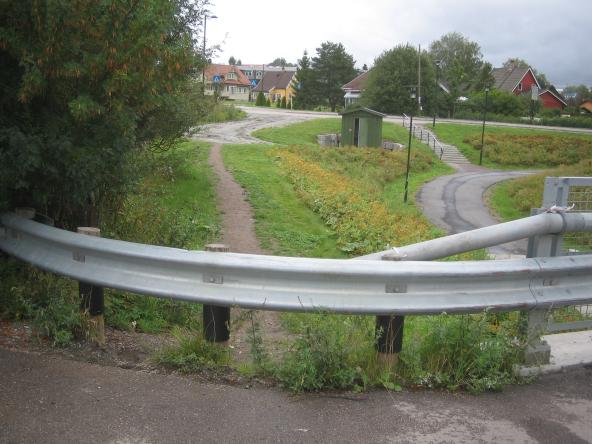 Lage hull i autovern. Feie og fjerne vegetasjon (burot).