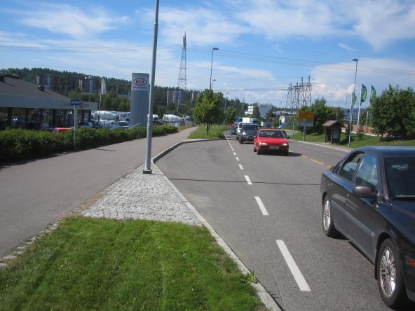 Linje: 401 Retning: Skedsokorset Visperud En ryddig holdeplass uten større angler En OK plassering av holdeplassen, en den er uten lehus (til tross