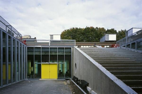 Arkitektur og designhøyskolen Hovedinngang Benk i parken Jeg håper konferansen vil bidra til inspirasjon og økt kunnskap