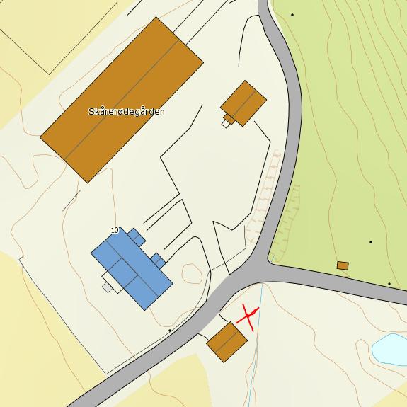 4.3 Skårerødegården, store, gamle trær 1 (figur 13, 14) Figur 13. Stort almetre, naturtypelokalitet på Skårerødegården (rødt kryss).