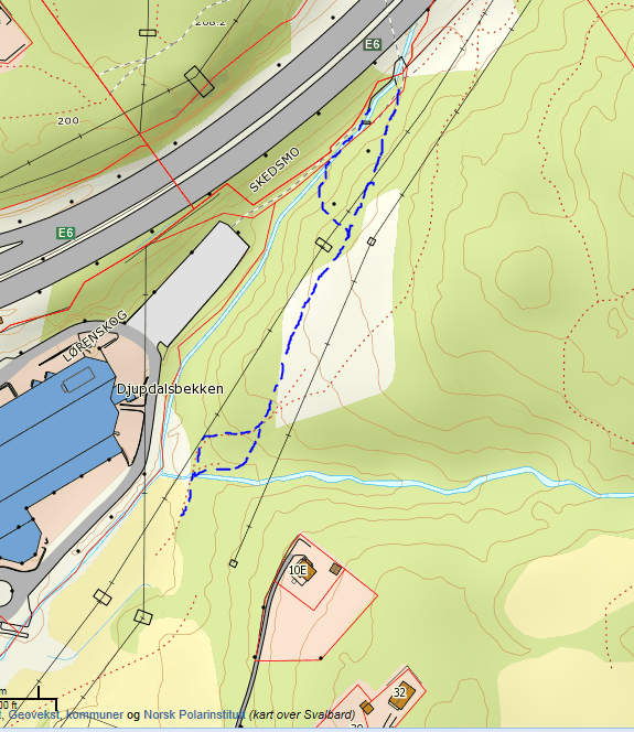 innenfor nedre del av Svarttjernsbekkens ravine (vestre del som ikke fra før er naturtypelokalitet). Dette er også et alternativ. Bekkesletta i bunnen kan så følges fram til vei mot sør.