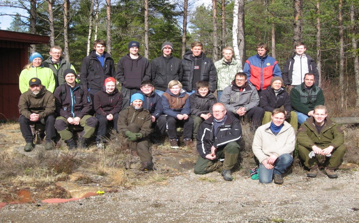 Jegerprøven 2014. Av: Terje Algarheim Årets jegerprøve ble startet som vanlig i månedsskifte februar/mars. Det var 22 kandidater som møtte opp. Vi startet første kurskveld 3. mars.