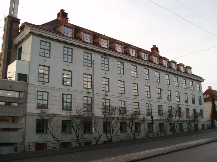 BYGNING 8765 GAMLE HOVEDBYGNING Biblioteksinteriør.