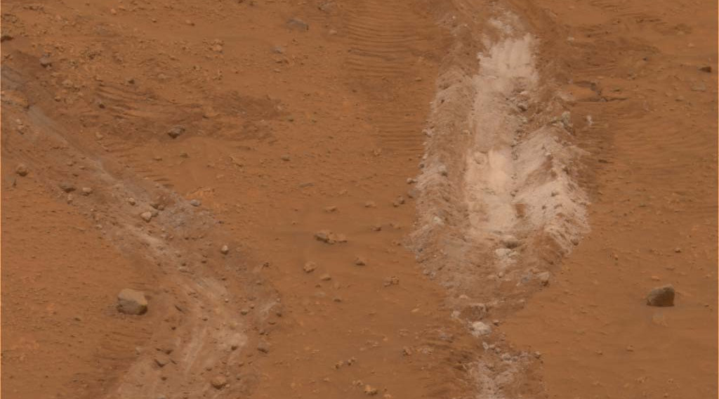 Panoramabildet viste et flott syn utover slettene og de omkringliggende høydene. Det ble også sett værfenomener på sletten. Virvelvinder var fra før av blitt observert av sonden Mars Global Surveyor.