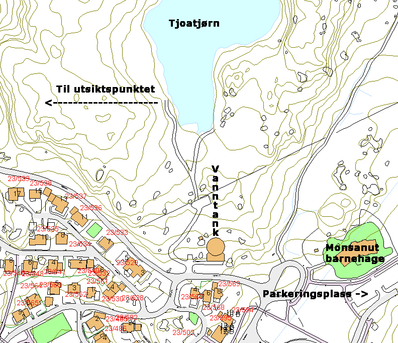 Husk på at steinene kan være meget glatte på denne årstiden. Du finner frem ved å gå mot Tjoatjørn. Der ser du et skilt som peker mot Utsikten Følg stien. Det er ca. 200 meter å gå.